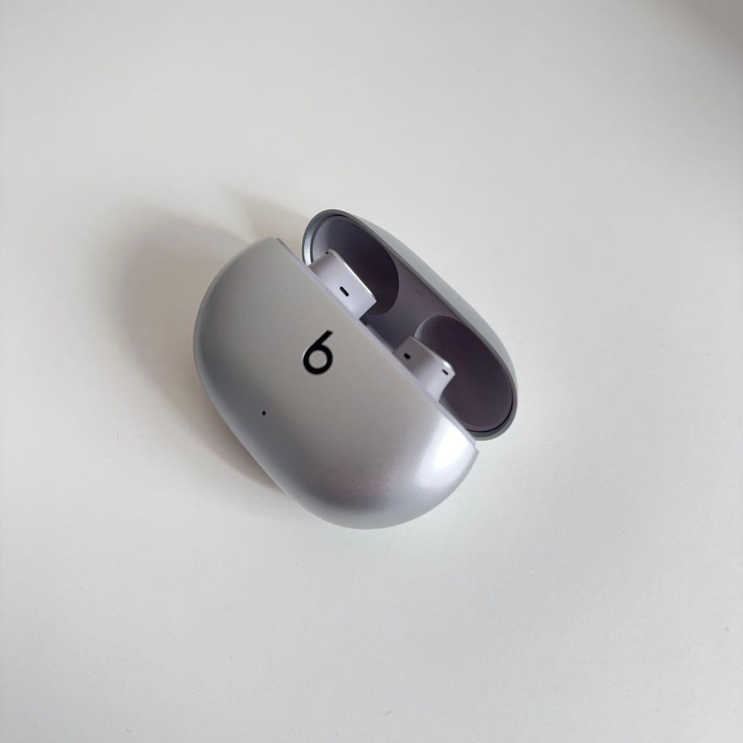 限定カラー｜Beats Studio Buds + コズミックシルバー ケース付