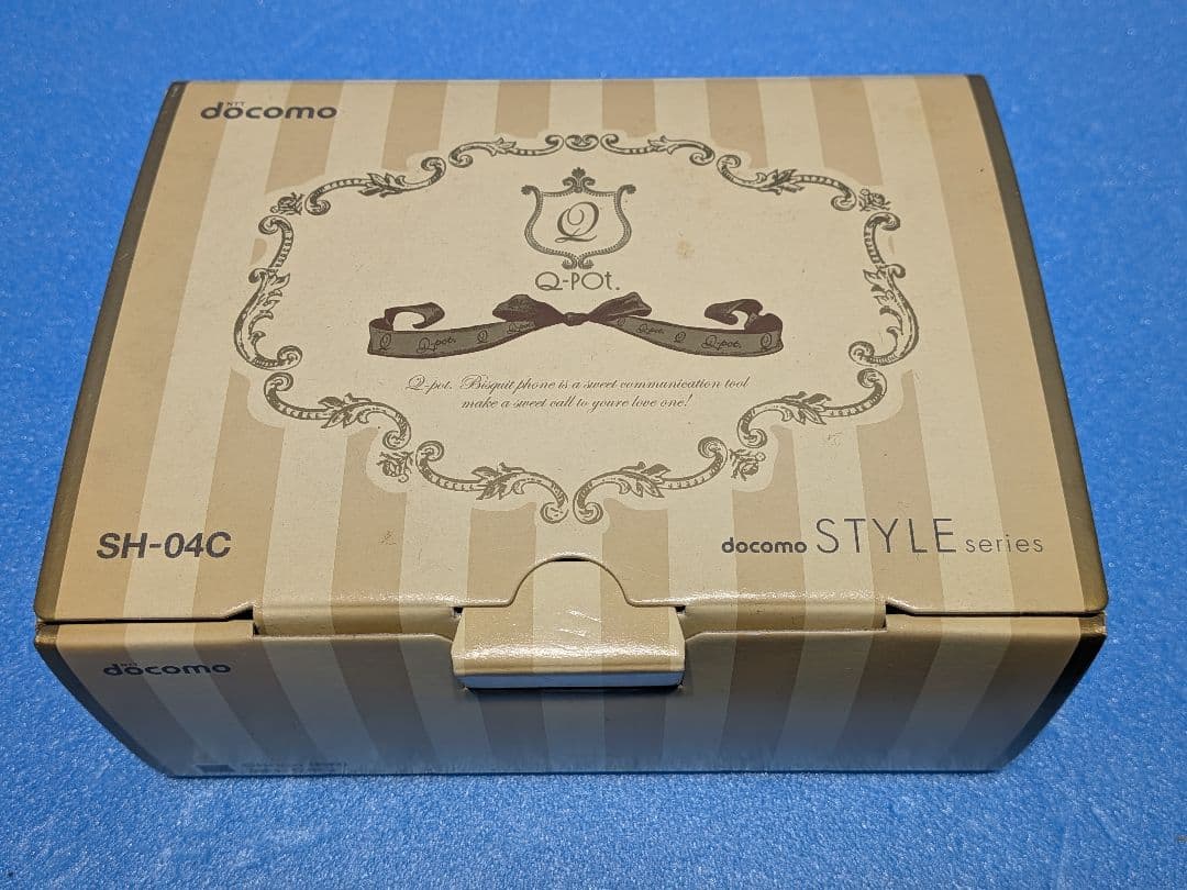 Q-pot. Phone SH-04C docomo チョコレートビスケット