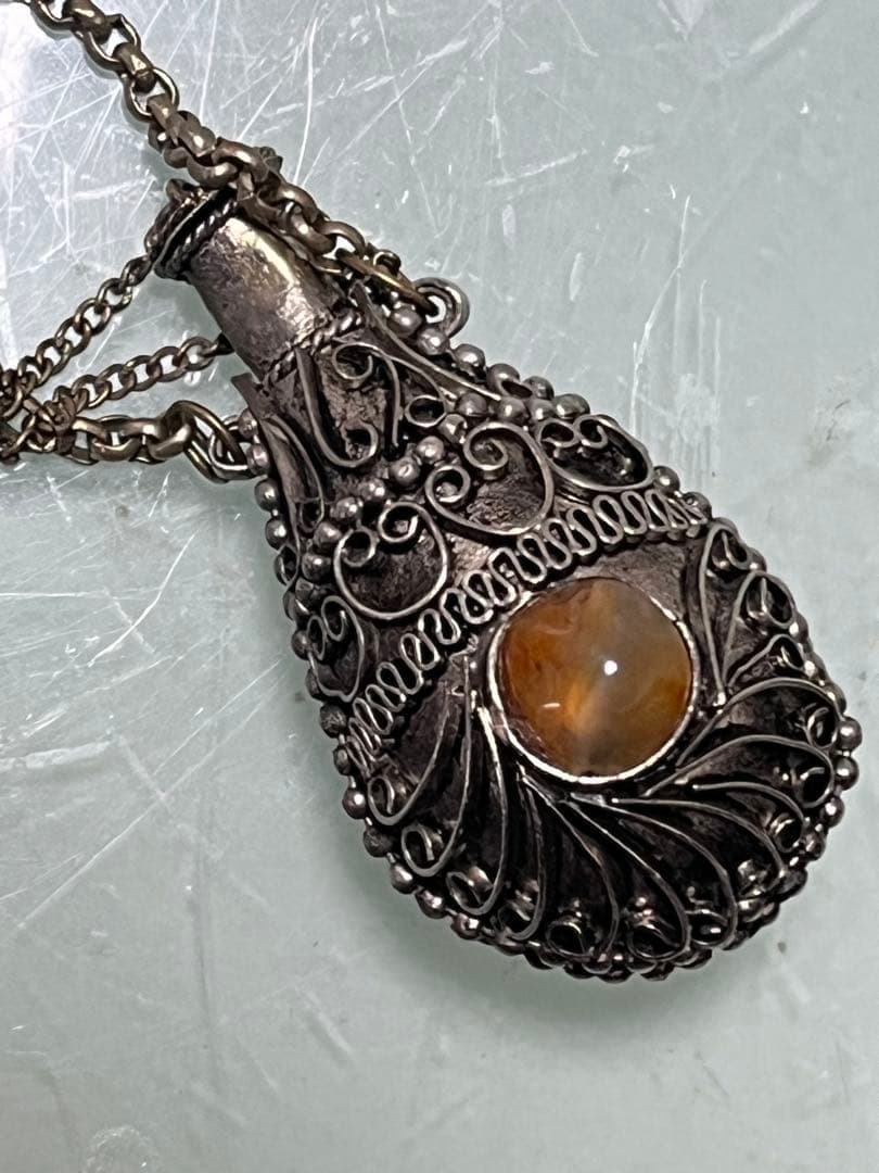 シルバー色ペンダント オレンジ石付き 約60cm 鼻煙壺アンティーク