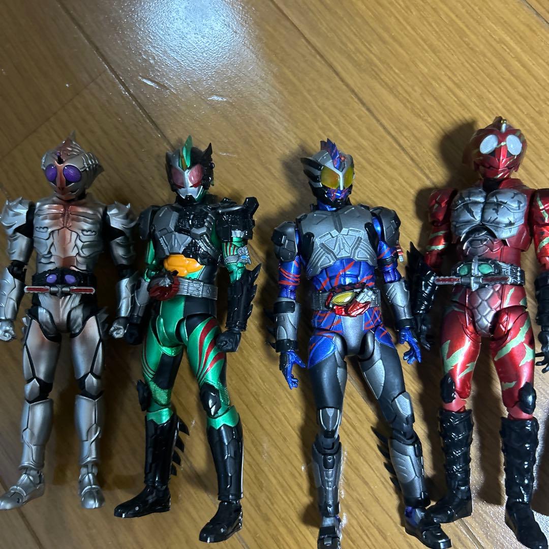 フィギュアーツ 仮面ライダーアマゾンズセット