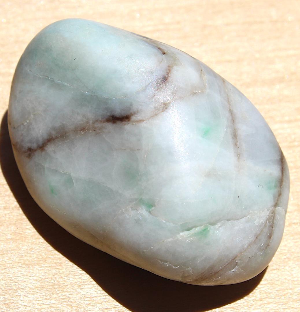 debnyan ［白地×明緑×濃青×茶筋］糸魚川翡翠 原石 48.5g