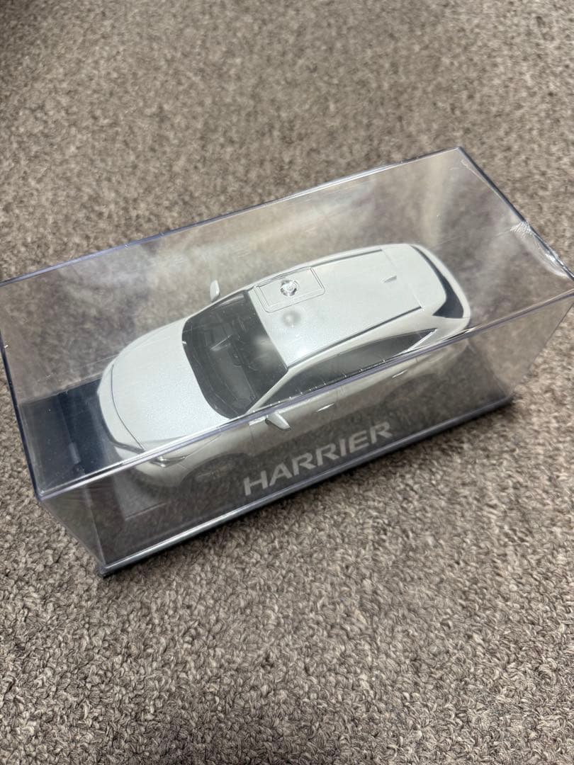 トヨタ HARRIER ミニカー ホワイト