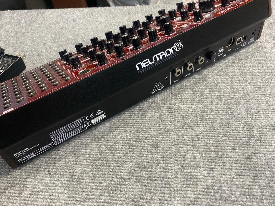 behringer neutron シンセサイザー