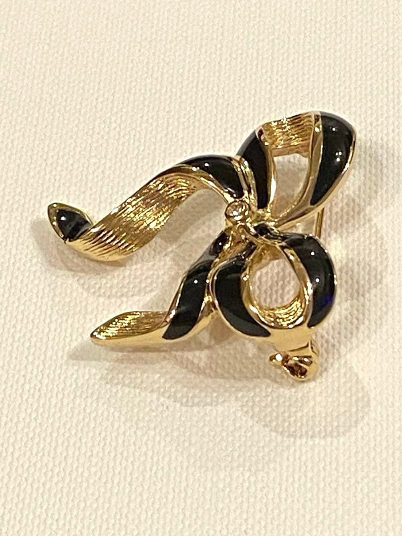 ✨正規品✨ Christian Dior ブローチ　ゴールド　ブラック　リボン型