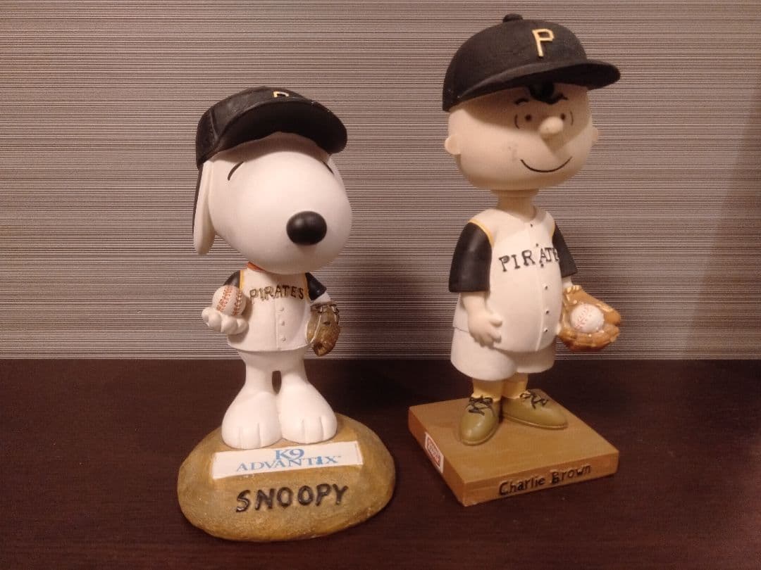 スヌーピーとチャーリー・ブラウンのフィギュアセット（パイレーツ 球場配布）