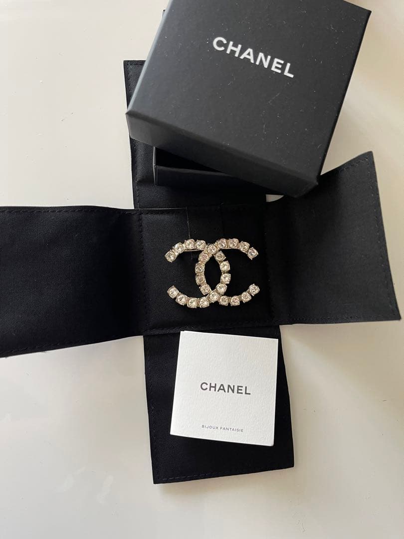 CHANEL ブローチ　ゴールド　大きめデザイン