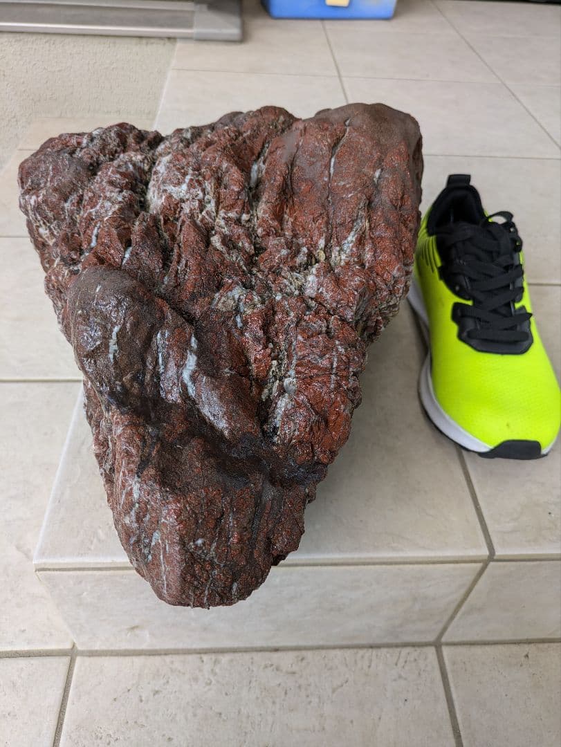 赤石 原石 特大29kg 龍顔 未加工品 多数の石英流れ 希少、レア品