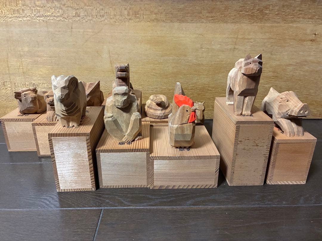 伊勢神宮　木彫り　干支置物セット 桐箱付き