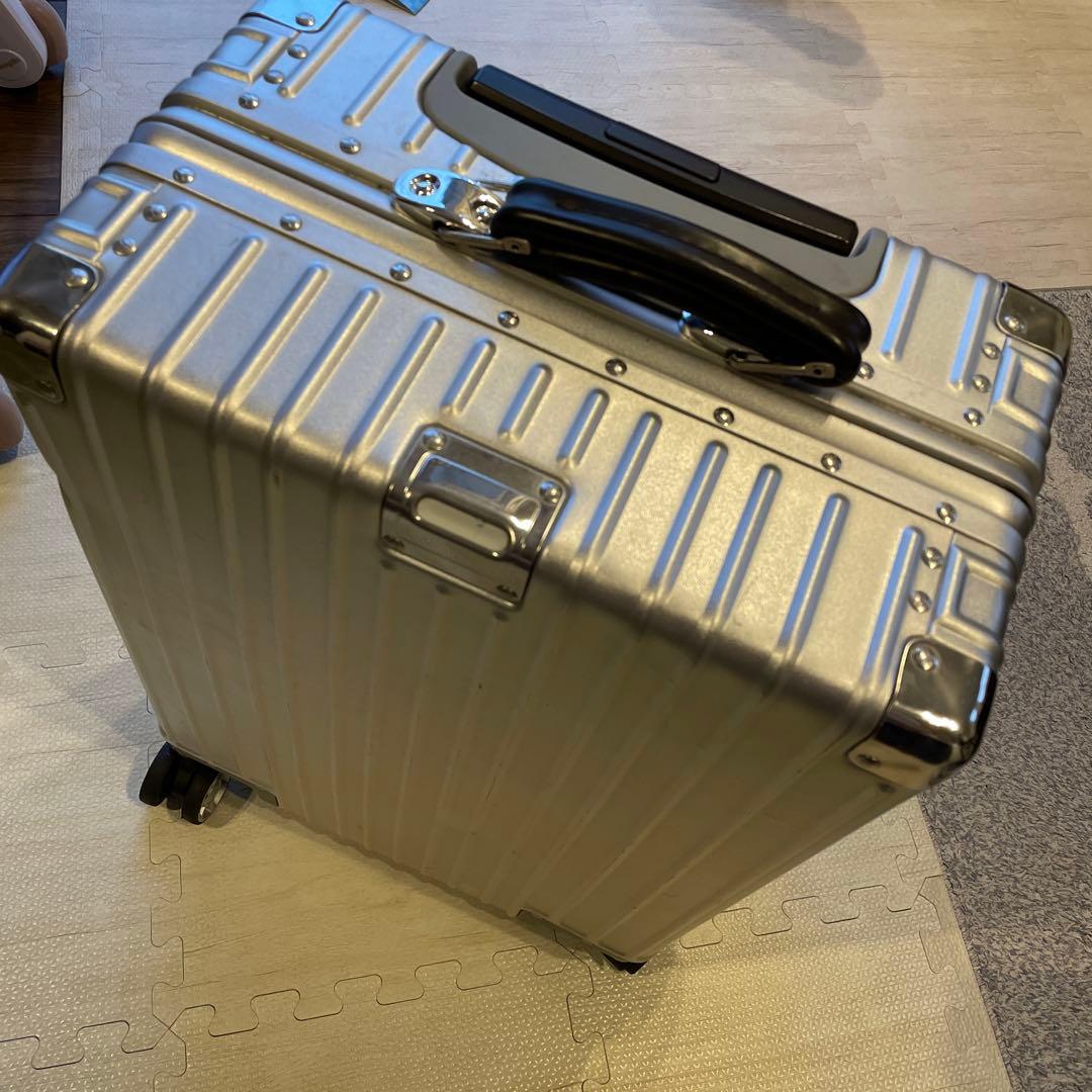 クロース　シルバー アルミニウム キャリーケース