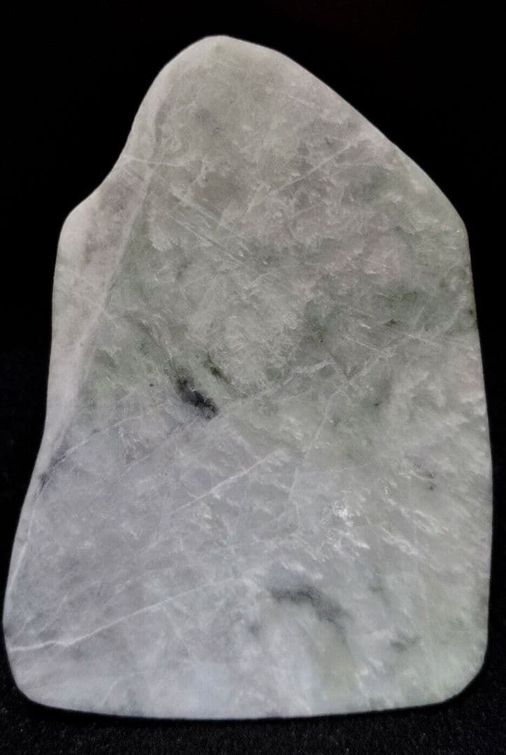 ★翡翠原石★糸魚川硬玉【姫川・磨き594ｇ】