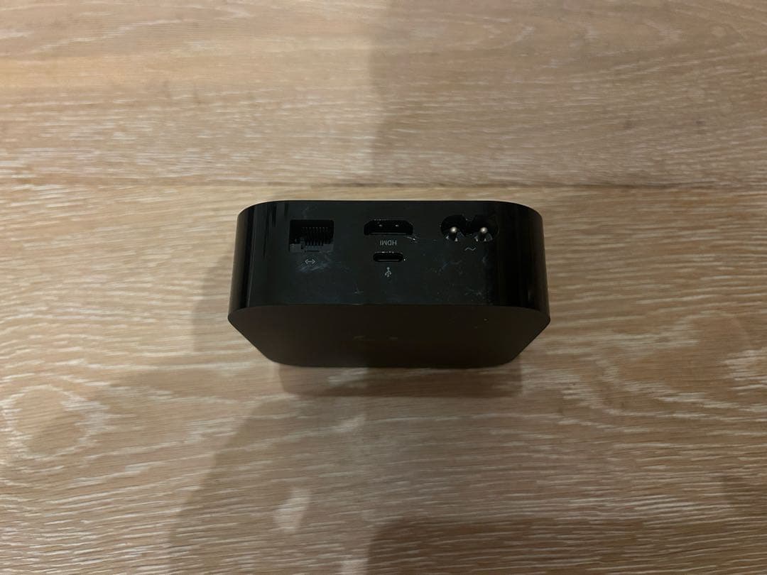 Apple TV HD 本体とリモコン