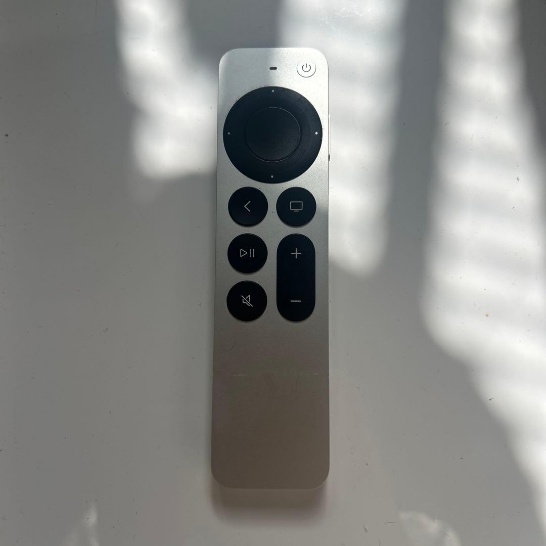 Apple TV HD 本体とリモコン