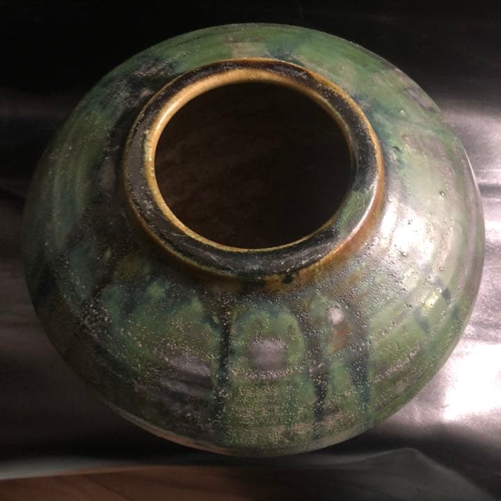 遺品整理◼️蔵の奥から怪しげな古い謎の壺、壷、花瓶が出てきた。花道具