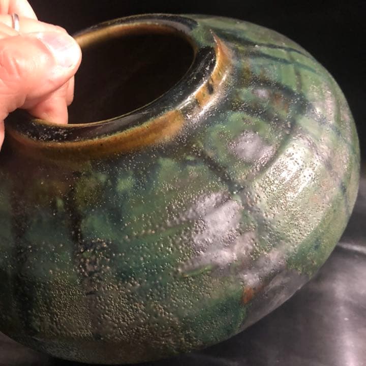 遺品整理◼️蔵の奥から怪しげな古い謎の壺、壷、花瓶が出てきた。花道具