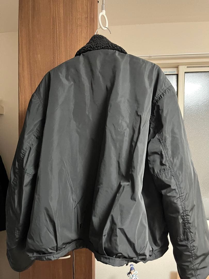 ボア襟付きブラックナイロンジャケット