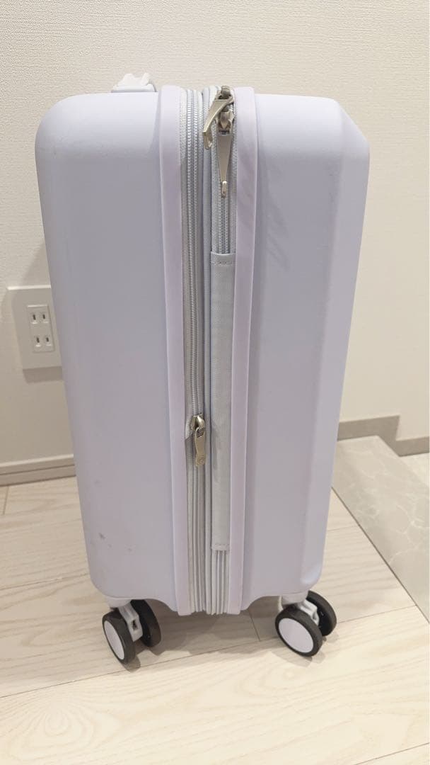 スーツケース　パステルラベンダー色