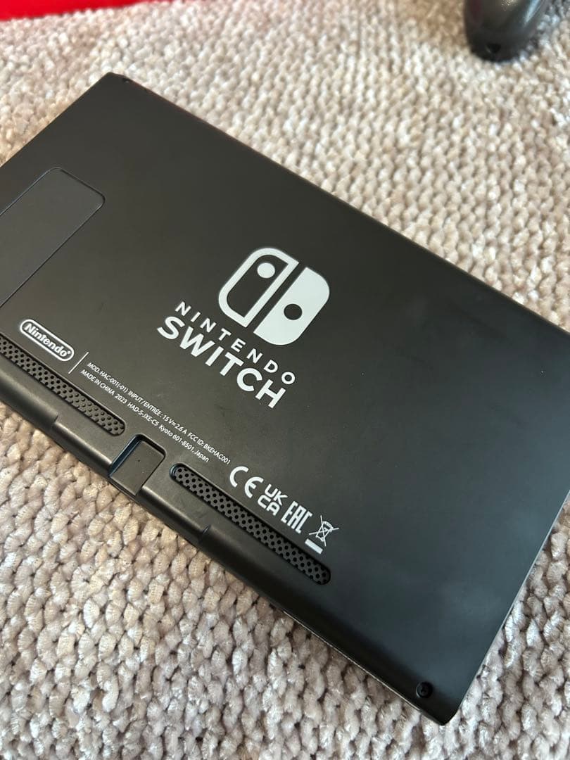 Nintendo Switch 本体と付属品一色とプロコンセット