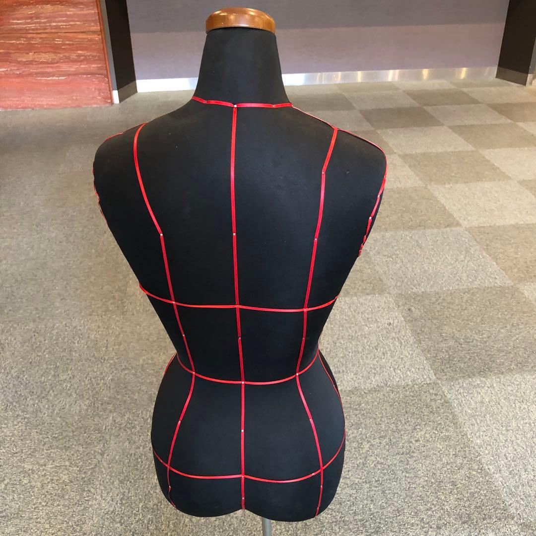 アンテイークなシックな赤色ボディライン入りトルソー 針打てますボディトルソー