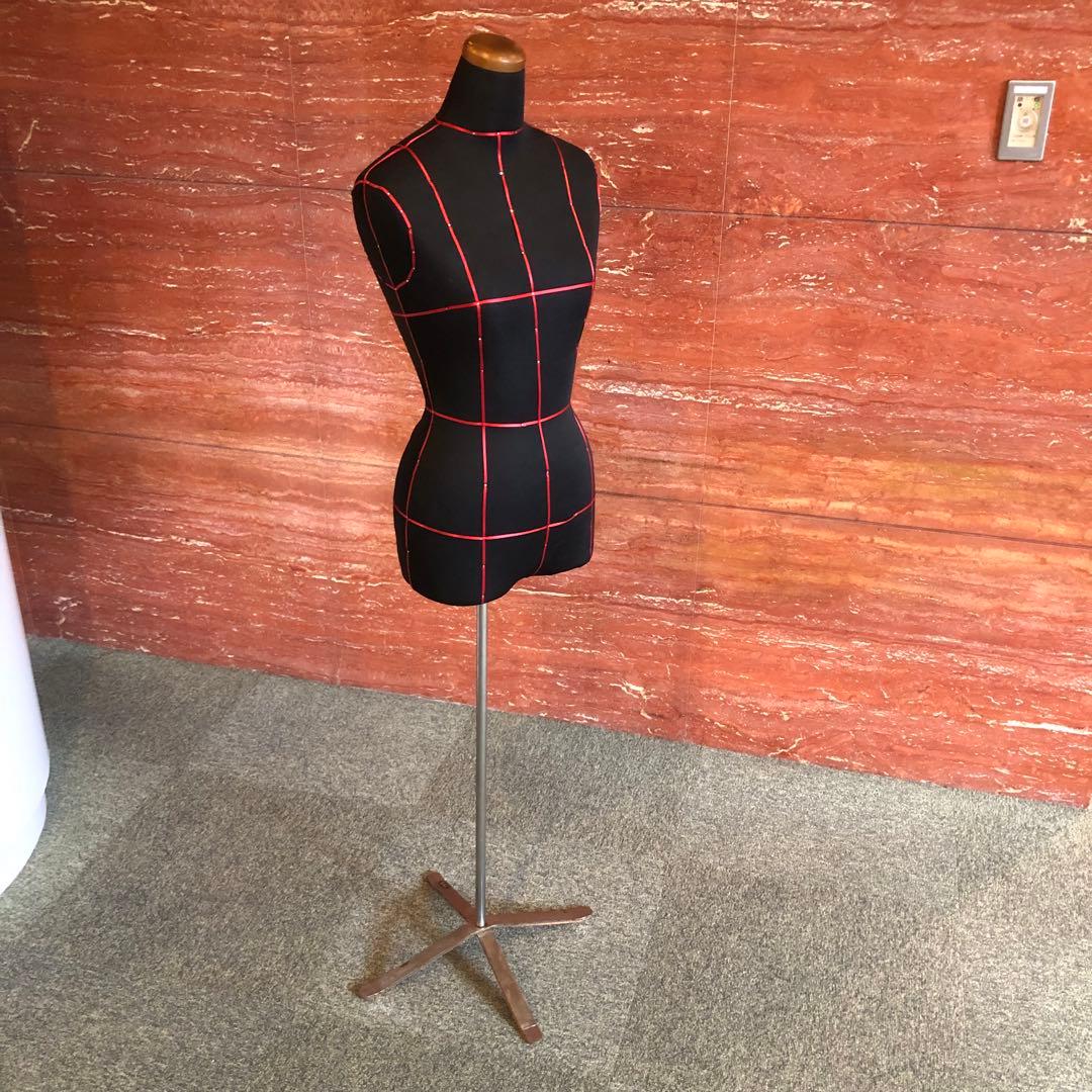 アンテイークなシックな赤色ボディライン入りトルソー 針打てますボディトルソー