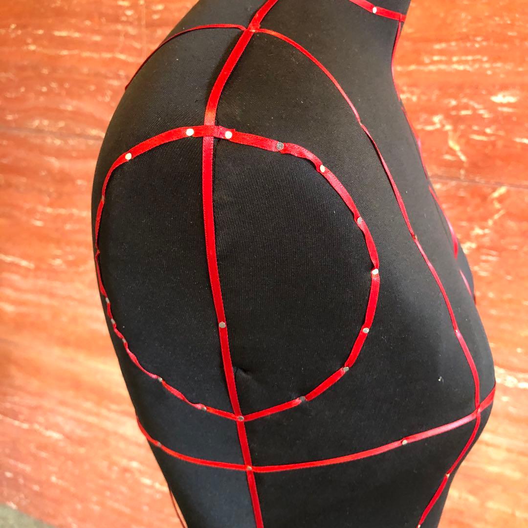 アンテイークなシックな赤色ボディライン入りトルソー 針打てますボディトルソー