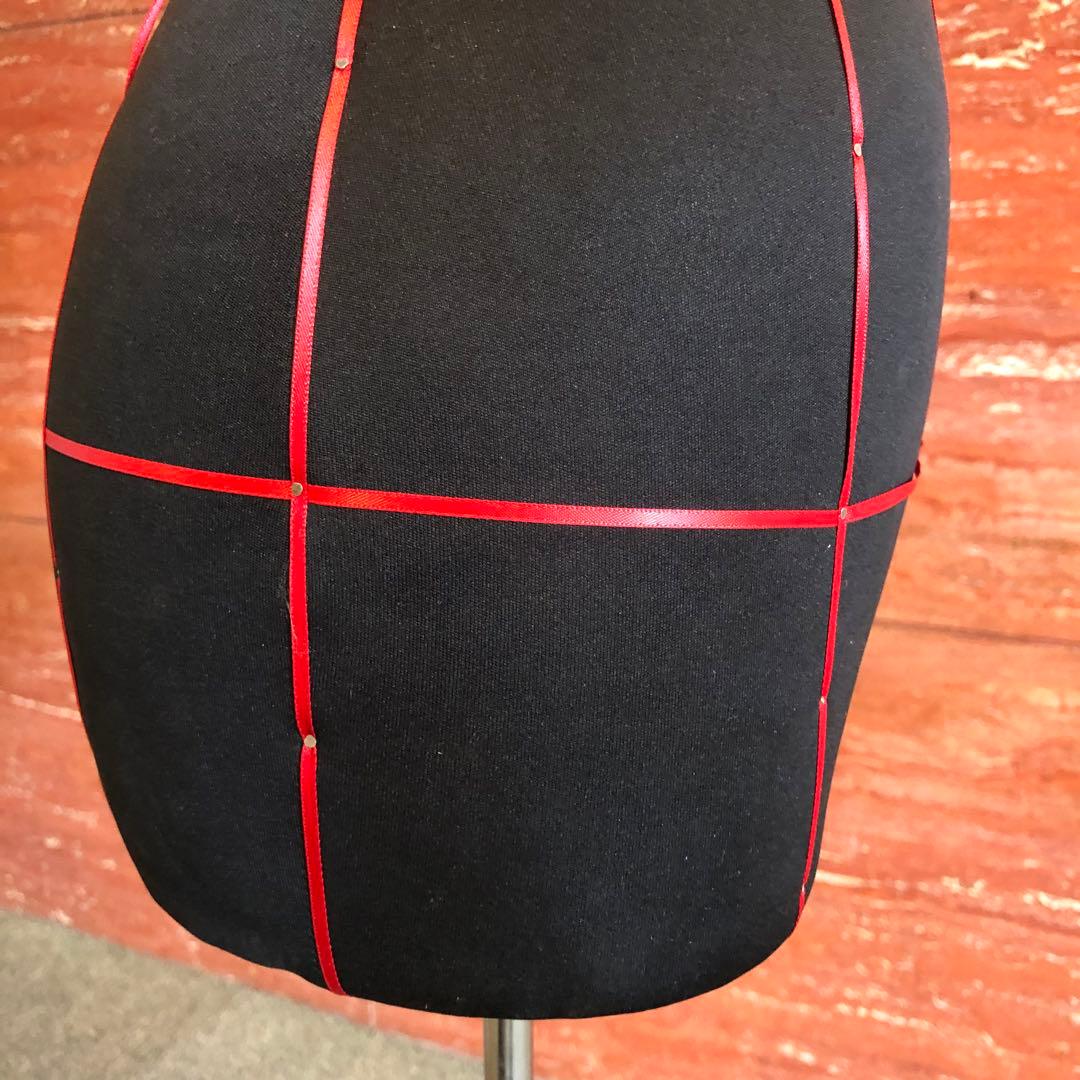 アンテイークなシックな赤色ボディライン入りトルソー 針打てますボディトルソー