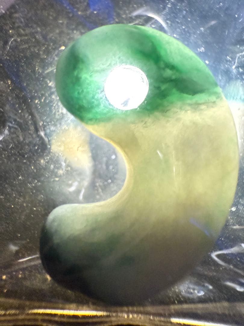 糸魚川産‼️ 濃緑色翡翠勾玉の最高峰‼️ 圧砕勾玉‼️高級‼️11.2g‼️破格出品‼️