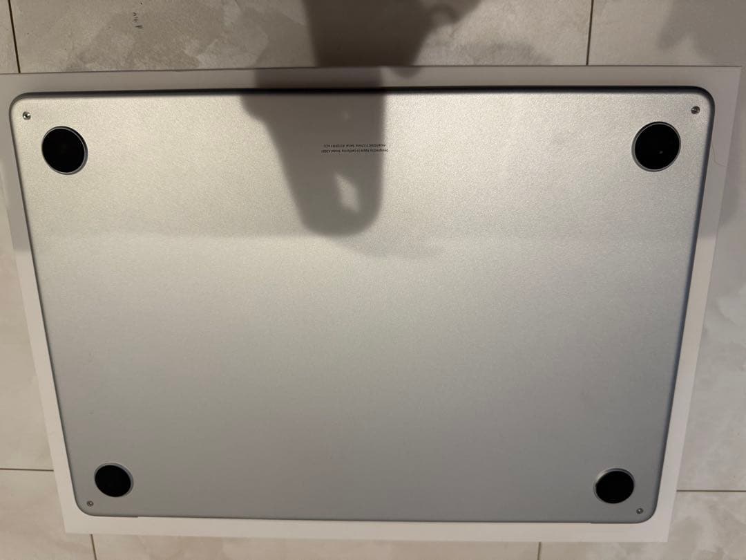 美品★MacBook Air M2チップ搭載13.6インチ512GB