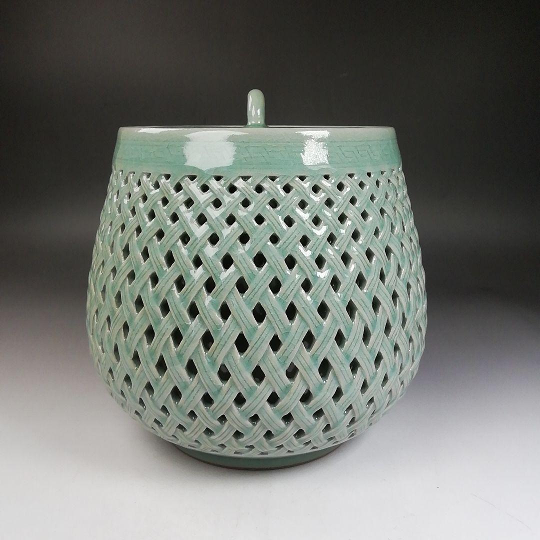 Ｗ７３　水指　『青磁透刻』『芋頭水指』『金世龍 作』　共箱　茶道具