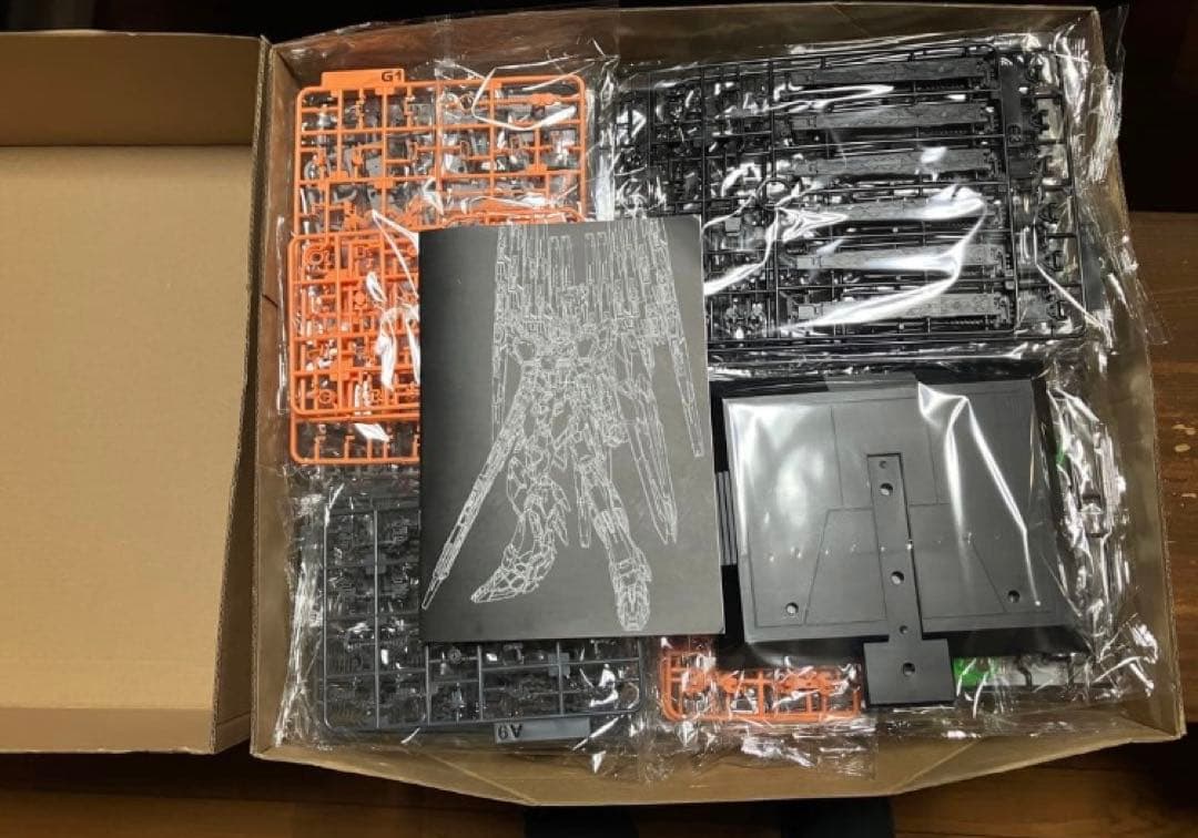 1/100 Fortune Cow νガンダム似　組立式プラモデル