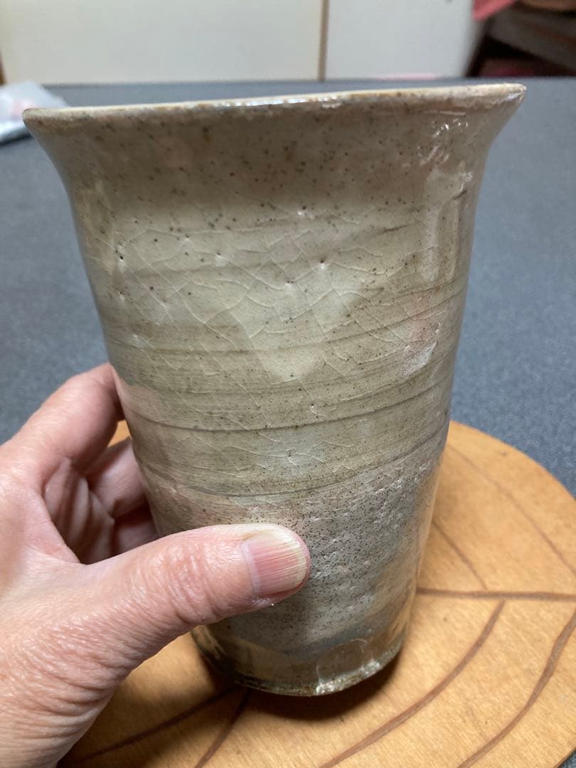 粉引花入　吉田善彦作荒川豊蔵の推薦手紙コピーがついています。