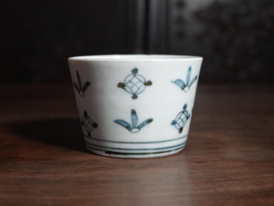 送料無料　古伊万里　染付　羽根に宝文　蕎麦猪口　江戸中期　酒器　盃　コップ　①