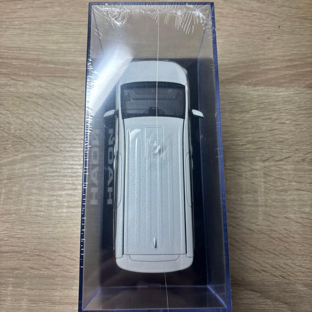 【未開封】トヨタ ノア ホワイトパール 1/30 カラーサンプルミニカー 非売品