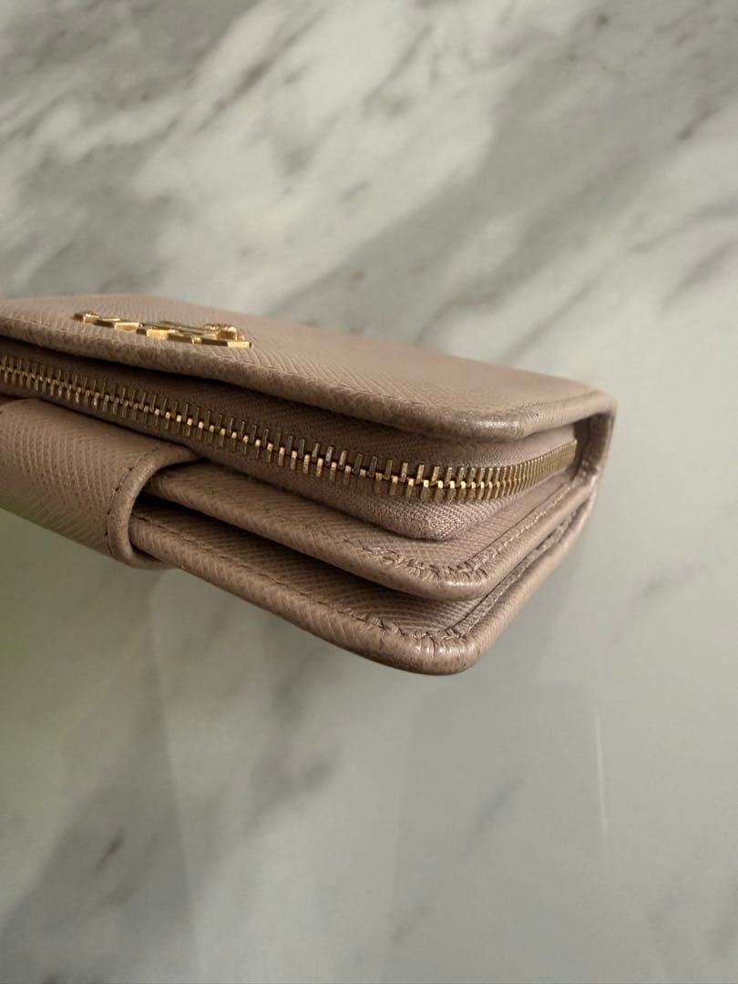PRADA サフィアーノレザー財布　ピンクベージュ