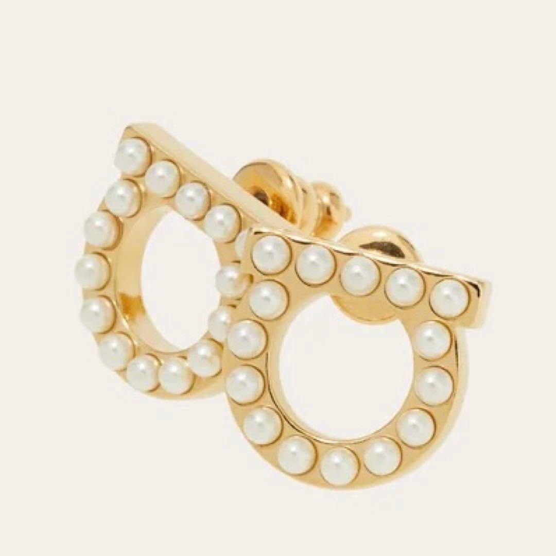 【美品】Ferragamo ガンチーニ パールピアス フェラガモ ゴールド