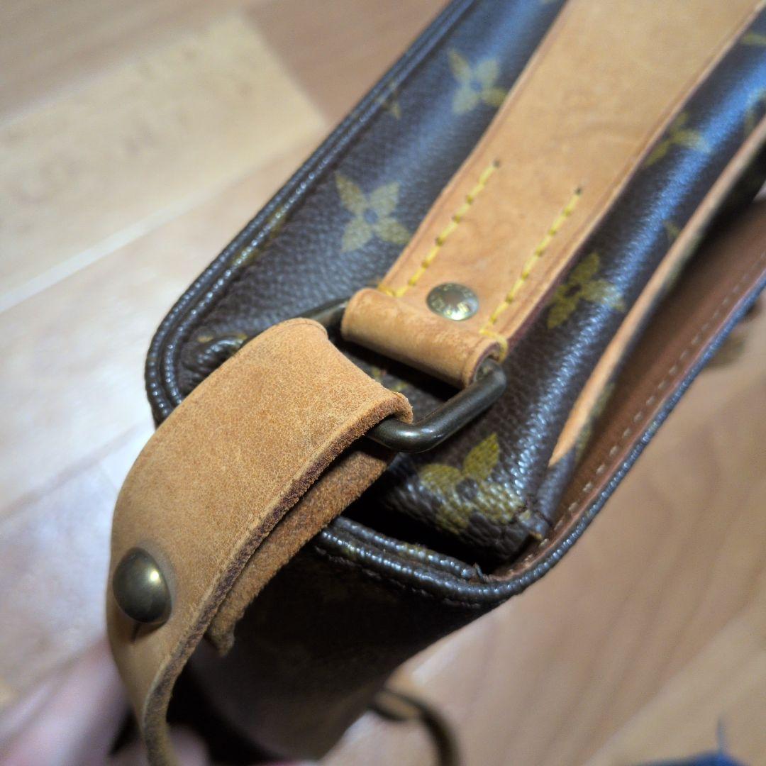 LOUISVUITTONショルダーバック