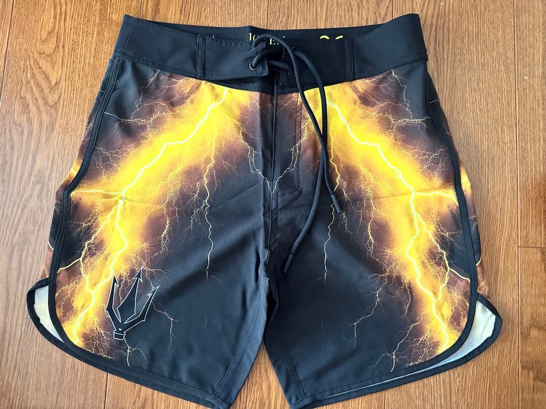 FIED ボードショーツ 26インチ (新品未使用)