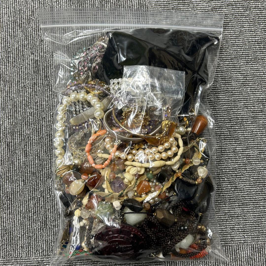 イミテーションアクセサリー まとめ売り 1kg ②