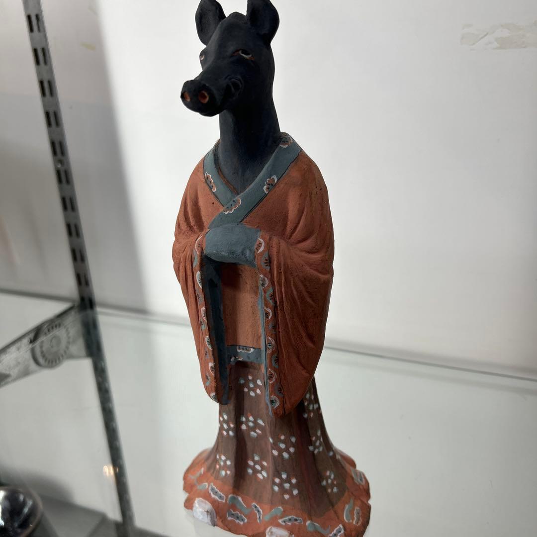 十二支俑　猪首人身俑