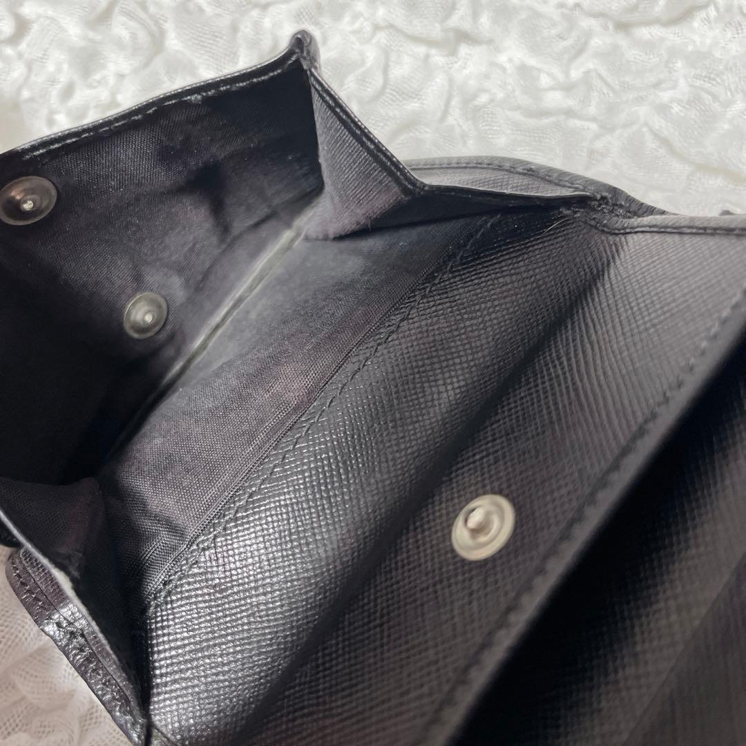 美品✨PRADA サフィアーノ　二つ折り財布　コンパクトウォレット　レザー　黒
