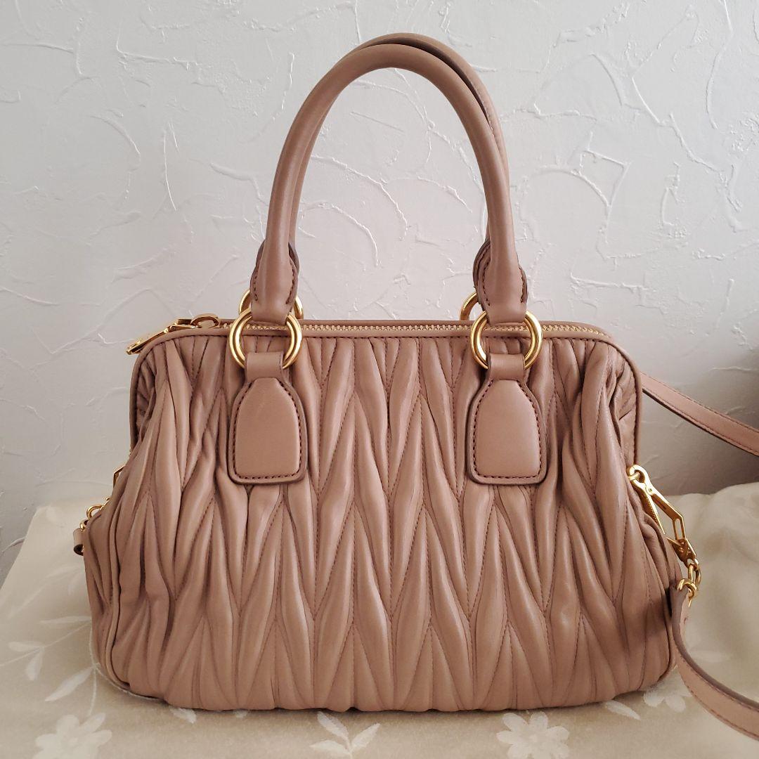 Miu Miu ベージュ キルティングハンドバッグ