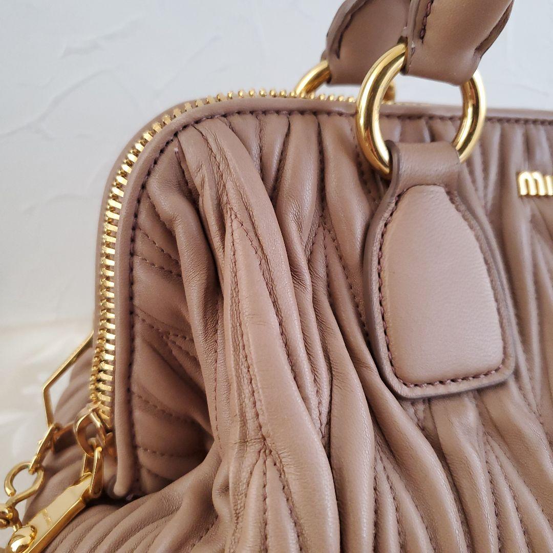 Miu Miu ベージュ キルティングハンドバッグ