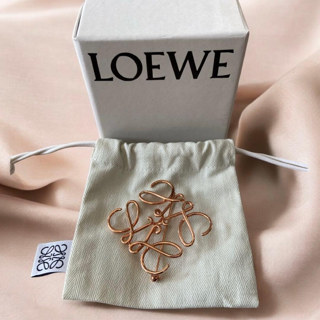 美品✨LOEWE アナグラム　ブローチ　ローズゴールド