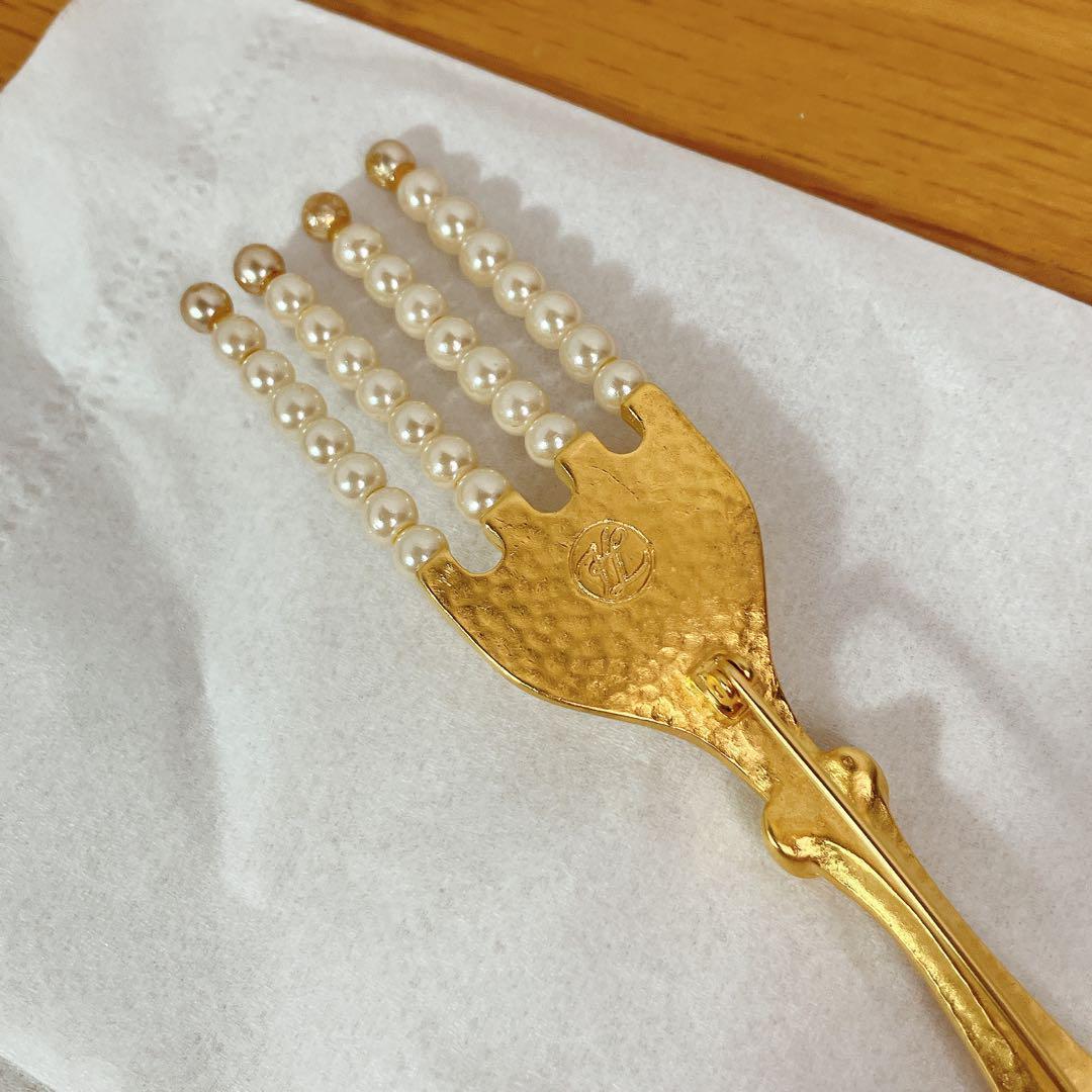 KARL LAGERFELD？ ブローチ フォーク モチーフ 4連 パール