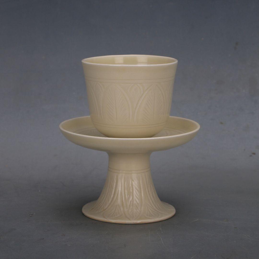 宋定窯暗刻纏枝花卉高足杯  景徳鎮 陶磁器 装飾品 工芸品 美術品 置物