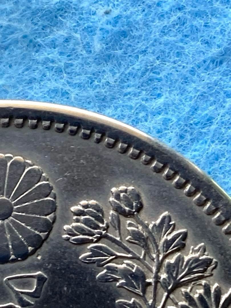 貿易銀　明治八年　左丸銀　　　　　約38.78㎜　約27.16g