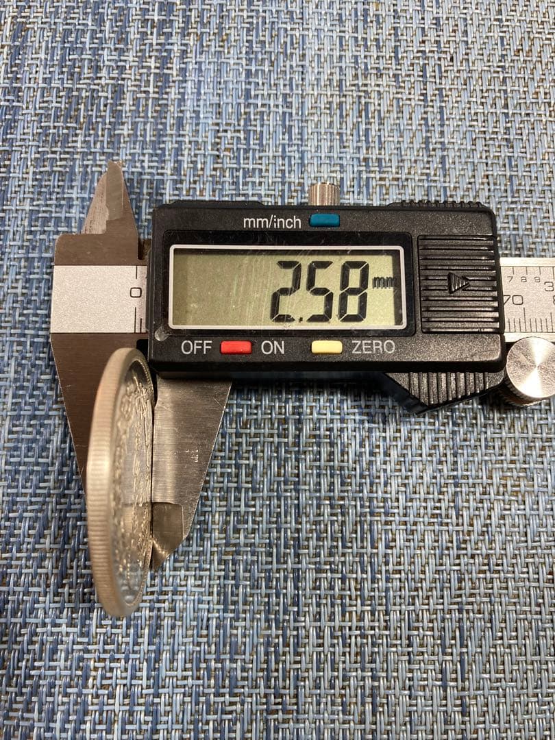 貿易銀　明治八年　左丸銀　　　　　約38.78㎜　約27.16g