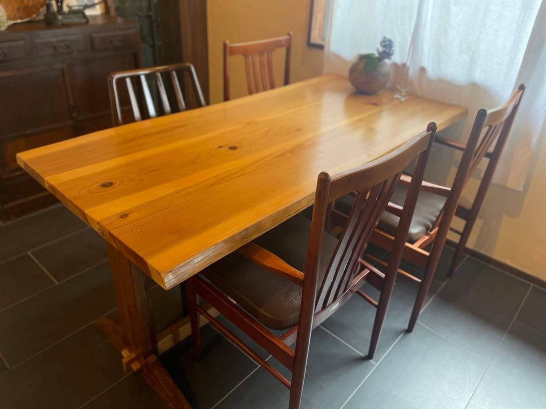 ダイニングテーブル　ログハウス風　天然木　　4人がけ　天板杉材　組み立て式