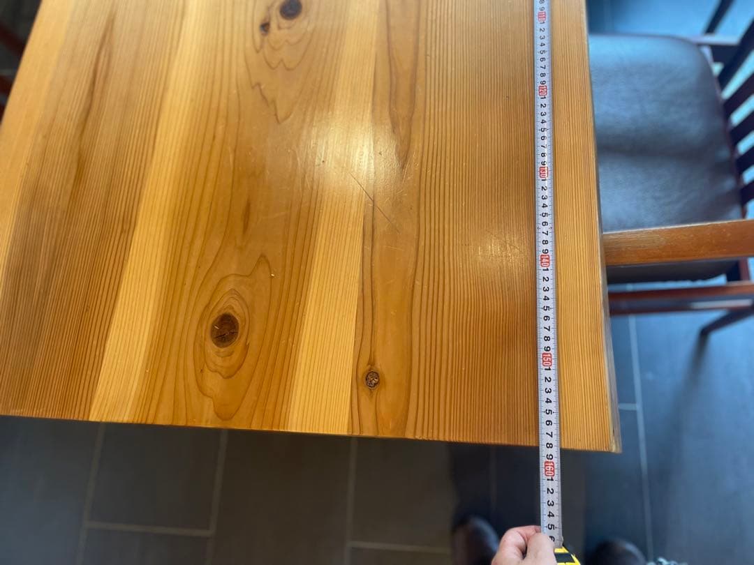 ダイニングテーブル　ログハウス風　天然木　　4人がけ　天板杉材　組み立て式