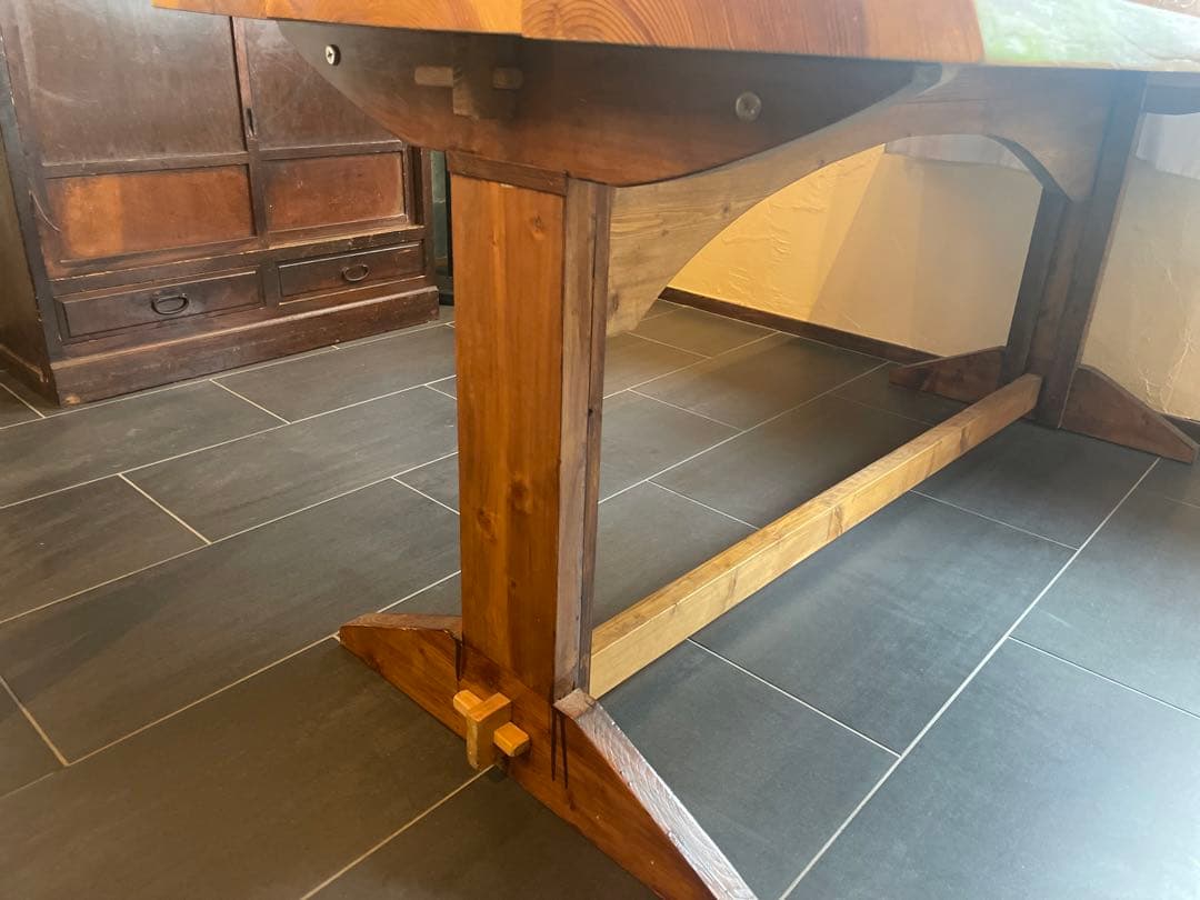 ダイニングテーブル　ログハウス風　天然木　　4人がけ　天板杉材　組み立て式