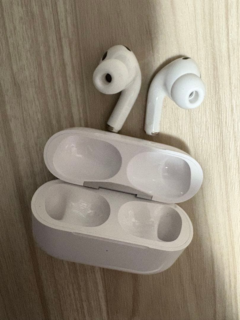 ジャンク　AirPods Pro 本体 ホワイト 充電ケース付き